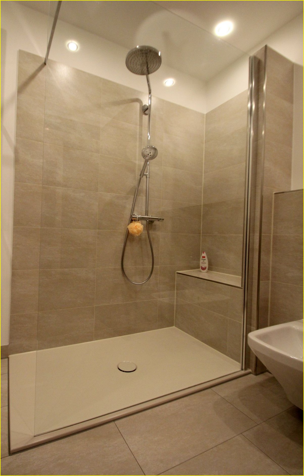 Badezimmer mit Dusche: Clevere Planung für maximalen Komfort & Stil