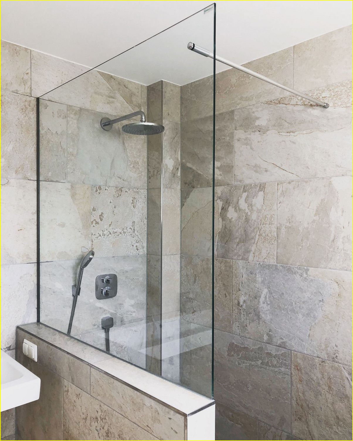 Badezimmer mit Dusche: Clevere Planung für maximalen Komfort & Stil