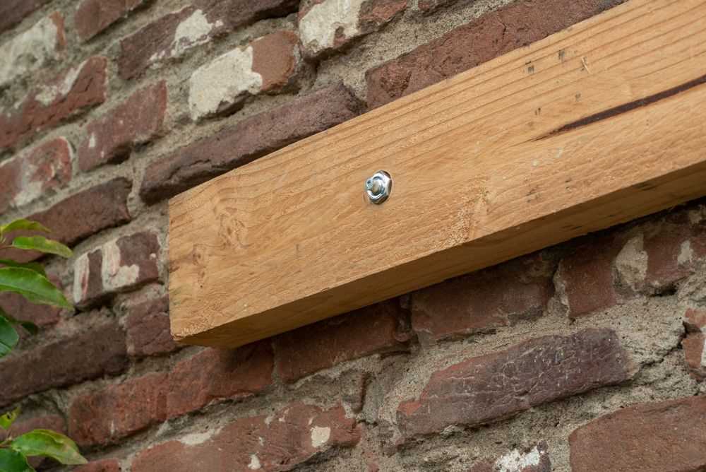 5. Den Balken befestigen