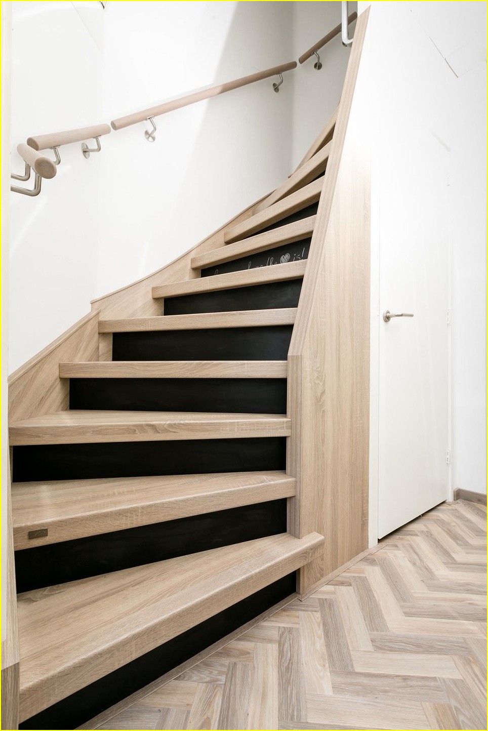 Treppe verkleiden: In 9 Schritten zum stilvollen Treppenhaus-Upgrade () Treppe verkleiden: In 9 Schritten zum stilvollen Treppenhaus-Upgrade